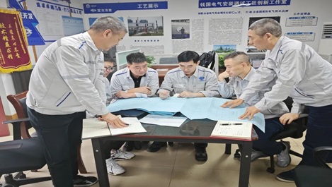上海w66利来员工钱国获中华全国总工会传递表彰